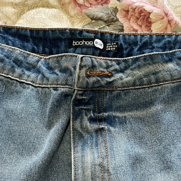 Ripped Denim Jeans - Picture 2 of 3